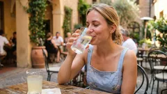 なぜコップ一杯の水で喉の渇きが癒えることもあれば、癒えないこともあるのか:専門家が解説する